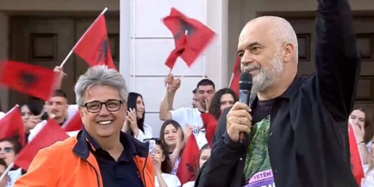 “Spastrim politik”/ Benet Beci firmos shkarkime masive në Bashkinë e Shkodrës