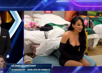 “E kam gjetur me ish-in”/ Sara rrëfen se si e tradhëtoi i fejuari: E përjetova keq, kam qenë 12 ditë me temperaturë 40° në krevat