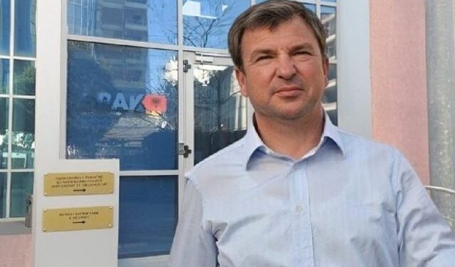 E FUNDIT/ Lirohet ish-kryebashkiaku i Durrësit, Vangjush Dako