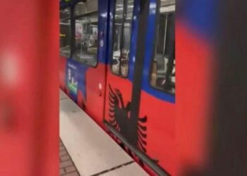 EURO 2024/ “Mirësevini”, treni në Gjermani vishet me ngjyra kuqezi pak muaj para Europianit të Futbollit