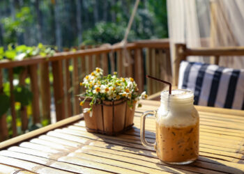 Si ndikon kafeja në sindromën e zorrës së irrituar?