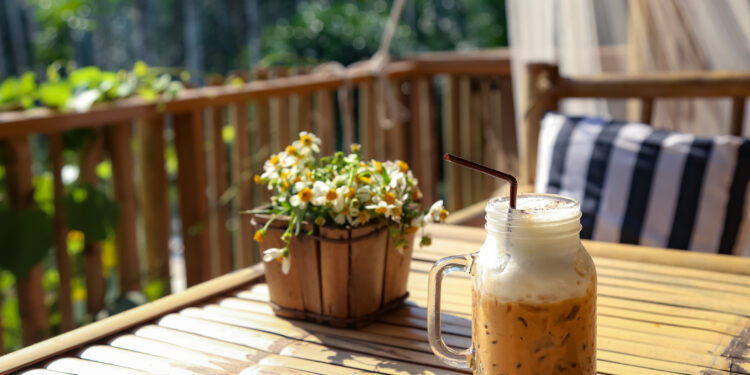 Si ndikon kafeja në sindromën e zorrës së irrituar?