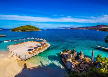 Revista britanike “Express”: Pranvera, koha e përkryer për të kaluar pushimet në Shqipëri