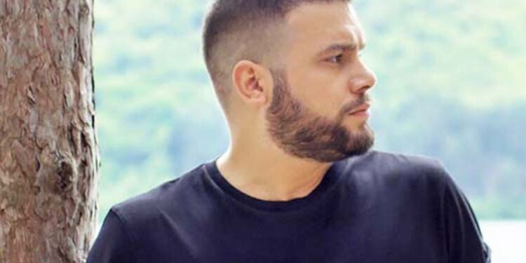 “Neveri, nuk je vajza e një…”/ Flori Mumajesi ka një replikë për historinë e Sarës me babain: Je motra ime!