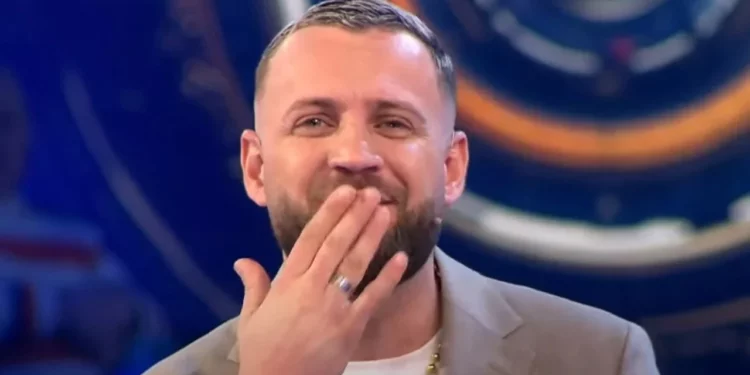 Luiz Ejlli ka një përgjigje për ndjekësit që e quajtën “mendjemadh”