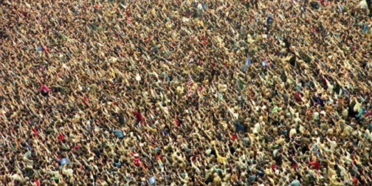 FOTO HISTORIKE / 22 Marsi 1992, dita e parë e lirisë!