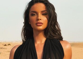 Oriola Marashi nudo ‘çmend’ rrjetin, poston foto nën petalet e trëndafilave