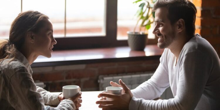 Si t’a zbuloni në qoftë se ajo po çmendet pas teje? Ndiqni këto këshilla