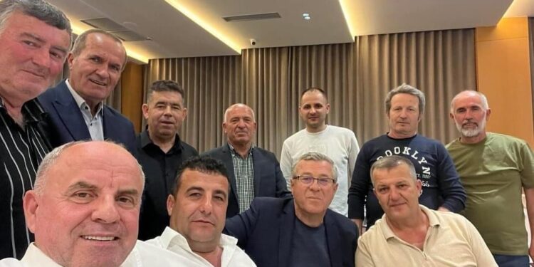 Legalistët takime organizative në disa qarqe/ Axhami: Përzgjedhja e individëve me integritet