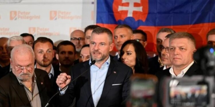 Zgjidhet presidenti i ri i Sllovakisë, Pelegrini një aleat i Putinit