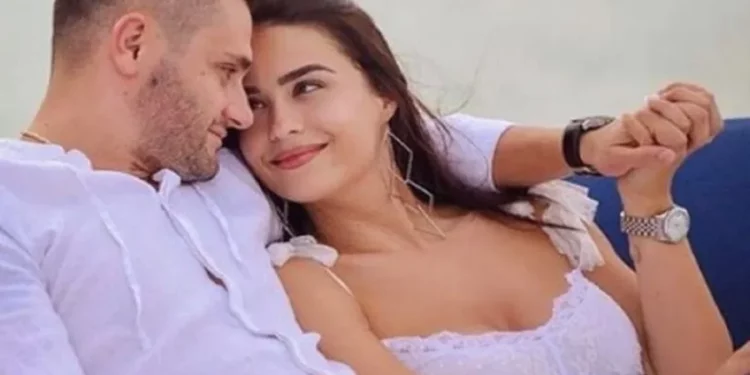 Xhensila dhe Besi prej kohësh përfliten për ndarjen e tyre, teksa ky i fundit konfirmoi zërat duke e quajtur “ish bashkëshorte”.