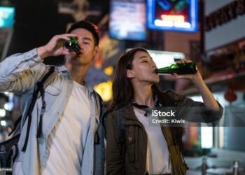 SHOKON Studimi/ Çiftet që pinë alkool janë më lumtur dhe jetojnë më GJATË!