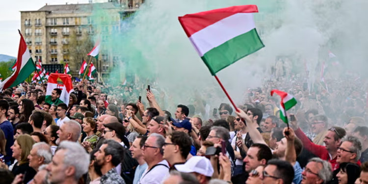 Hungarezëve u soset durimi, mijëra qytetarë zbarkojnë në rrugët e Budapestit, kërkohet dorëheqja e Viktor Orban