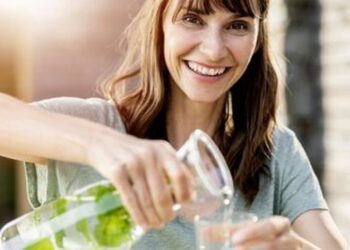 Gjashtë mënyra natyrale për të pastruar trupin në pranverë