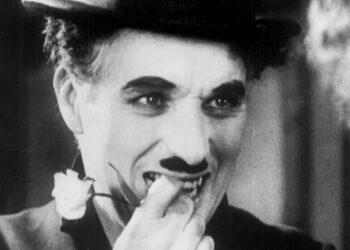 Charlie Chaplin, gjeniu i filmit pa zë, komiku që na bëri të qeshim dhe të mendojmë