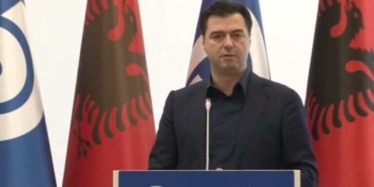 Basha takim me këshilltarët bashkiakë: Reforma territoriale ka dështuar! Bashkitë janë kthyer në grupe të strukturuara kriminale