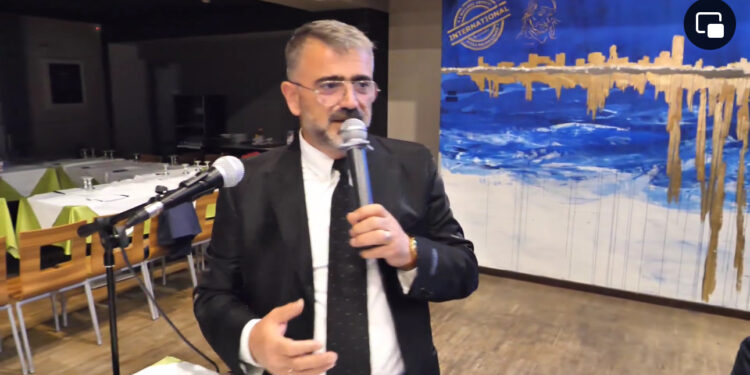 Nga Lombardia ish- deputeti thirrje shqiptarëve: Më 2025 ti japim fund sistemit korruptiv dhe politiko-kriminal që ka mbajtur peng Shqipërinë!