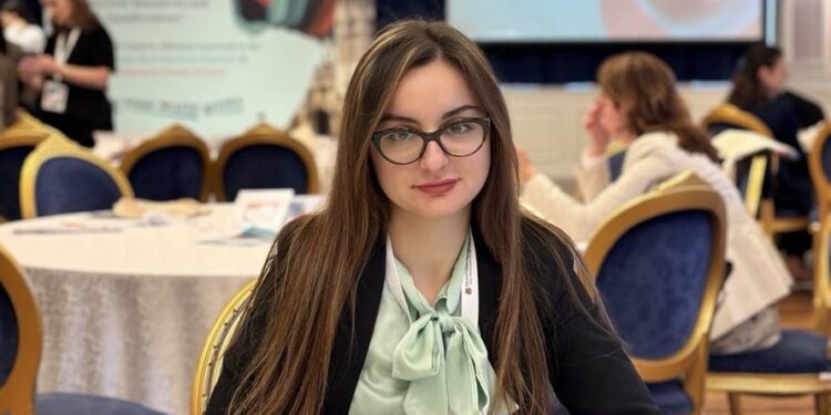 “Motivimi i rinisë është një sfidë e rëndësishme”, flet ekspertja e arsimit, Llazo: Detyra jonë të krijojmë një mjedis që nxit dhe përforcon energjitë pozitive të të rinjve