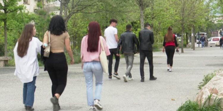 LARGIMI I TË RINJVE/ Eurostat: Shqipëria e dyta në botë për azilantët nën 18 vjeç