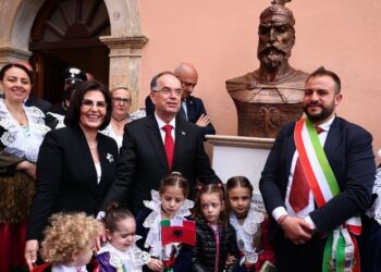 Në 3 komuna në Kalabri vendosen dy buste dhe një shtatore e Skënderbeut, Begaj-arbëreshëve: Jini ambasadorë të vlerave tuaja