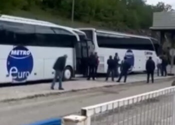 Vizita e Ramës në Greqi, ironizon “kaubojsi”: Kapshtica mbingarkohet me “militantë”, pasi ka frikë braktisjen nga emigrantët (video)