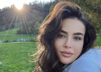 Video e Xhensila Myrtezajt duke puthur fëmijët e komunitetit rom bën xhiron e rrjetit! 