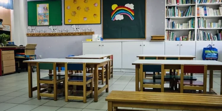 Vinin fëmijët në gjumë me ilaçe, arrestohen 4 punonjëse në një çerdhe