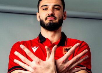 “Është momenti ynë, tifozët shqiptarë, më të mirët në botë”, mesazhi motivues i Armando Brojës