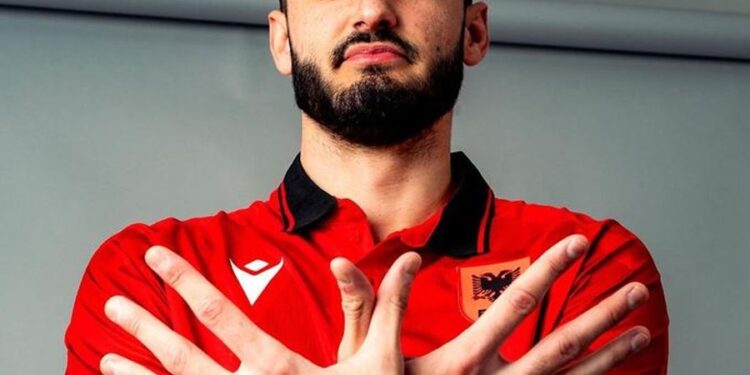 “Është momenti ynë, tifozët shqiptarë, më të mirët në botë”, mesazhi motivues i Armando Brojës