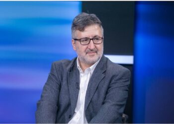 Ironia e Andi Bejtjas: Në vende të huaja komentet për Euro2024 i bëjnë ish-futbollistë, këtu i bëjnë mise e këngëtarë