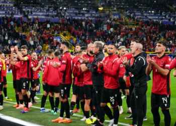 Spanja u kualifikua, por nuk heshti dot tifozat kuq e zi. Çfarë shkruan mediat botërore për Shqipërinë?