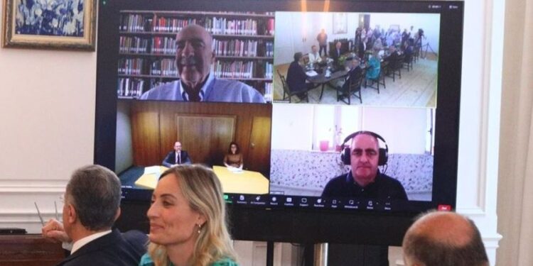 Mitsotaqis mbledh eurodeputetët fitues në zyrë, Fredi Beleri futet “live” nga qelia e burgut