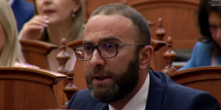 Deputetët drejt Gjermanisë për Kombëtaren/ Bardhi: E keni kthyer në dyqan personal, ndryshoni seancat si të doni! Felaj: S’të jap llogari!