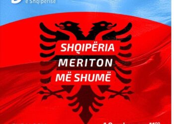 “Shqipëria meriton më shumë”| Basha me 100 ekspertë në zemër të simbolit kombëtar. Ja simbolika kuqezi e demokratëve…