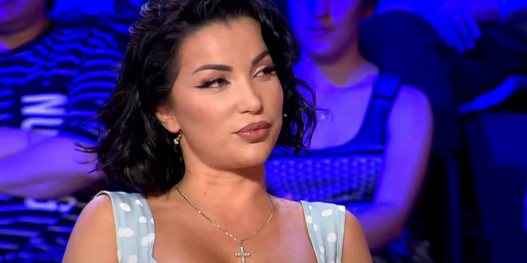 Çfarë ndodhi? Roza Lati humb ndjenjat’ në mes të emisionit