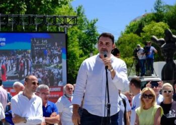 Këlliçi në protestë: Nikolla mercenare e narkoshtetit, qeveria e lidhur me krimin