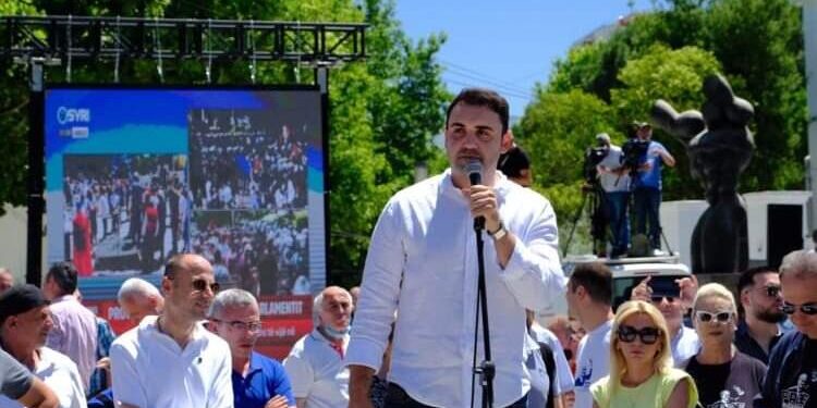 Këlliçi në protestë: Nikolla mercenare e narkoshtetit, qeveria e lidhur me krimin