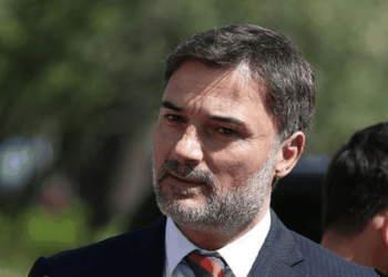 Zyrtarizohet largimi i Enkelejd Alibeajt nga grupi i PD! Nikolla lexon shkresën në Kuvend