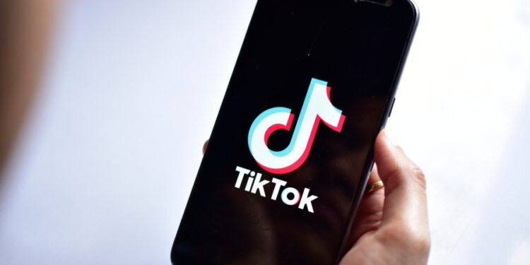 Kosova ndalon përdorimin e TikTok-ut në institucionet publike