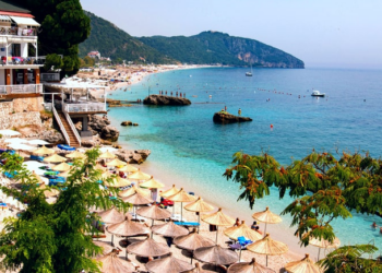 Jugu shtrenjtohet me 25-30% këtë vit, akomodimi fillon nga 60 euro deri në 600 euro në natë