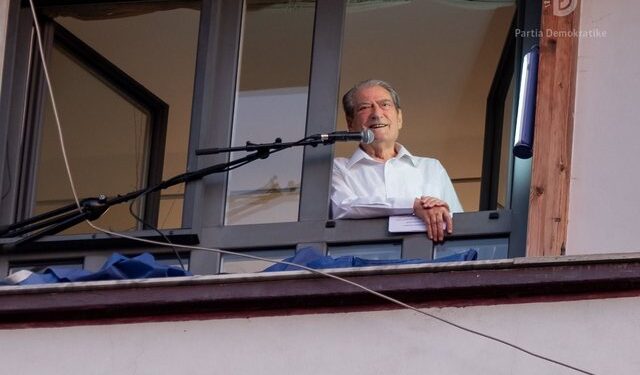 Berisha: Veliaj, i veshur me antiplumb, kishte përgatitur një skenar përgjakje