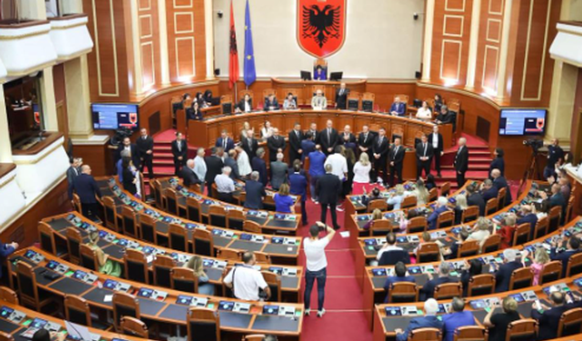 Pas votimit në Parlament, ministrat e rinj betohen sot në Presidencë