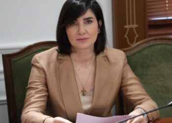 “Qytetarët dhe emigrantët vijnë vërdallë për mungesën e shërbimeve”, reagon deputetja e PD, Bardeli: Kronikat e qeverisjes të dështimit s’kanë të mbaruar!