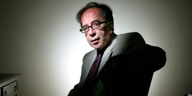 Dy ditë zie kombëtare për kolosin e letërsisë shqipe/Ismail Kadare përcillet nesër në banesën e fundit me ceremoni shtetërore (HOMAZHET)