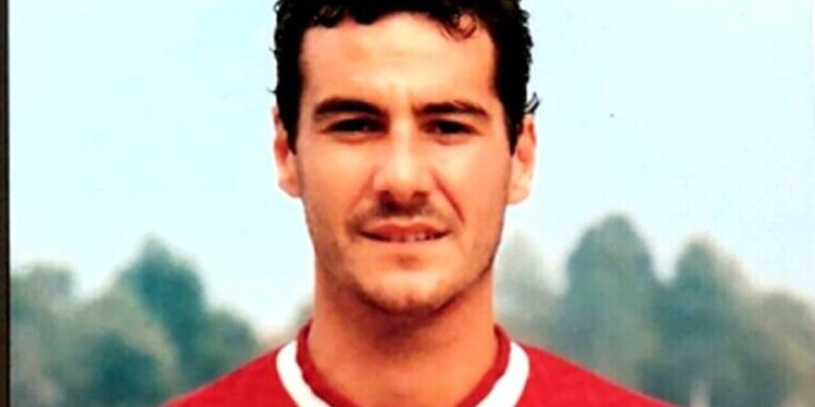 E pickoi bleta, ndërron jetë ish-futbollisti i njohur