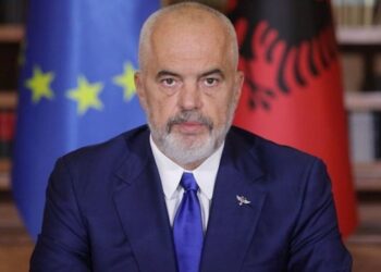 Rama mbledh sot kryebashkiakët, të pranishëm edhe ata të PD