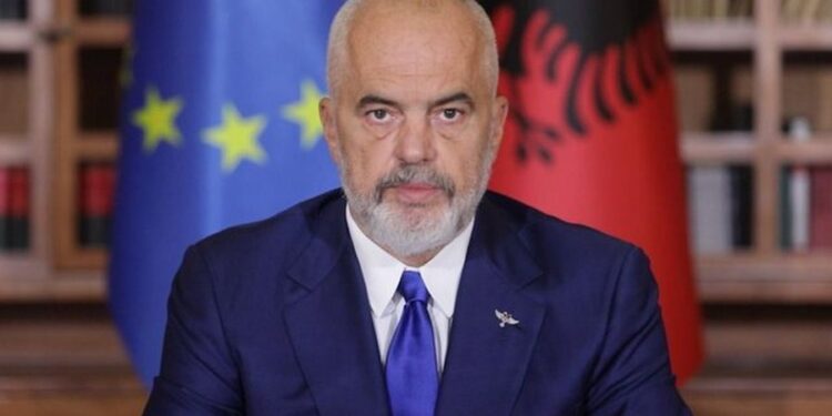 Rama mbledh sot kryebashkiakët, të pranishëm edhe ata të PD