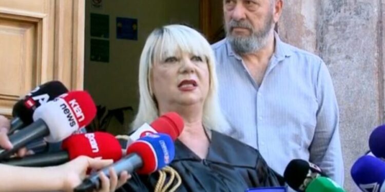 “Kam një foto ku pist*oletën ia kam vënë në kokë Edi Ramës”, Adriana Kalaja merret në hetim për deklarata kërcënuese