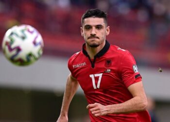 Gjigandi italian nis kontaktet me Chelsean për Armando Brojën