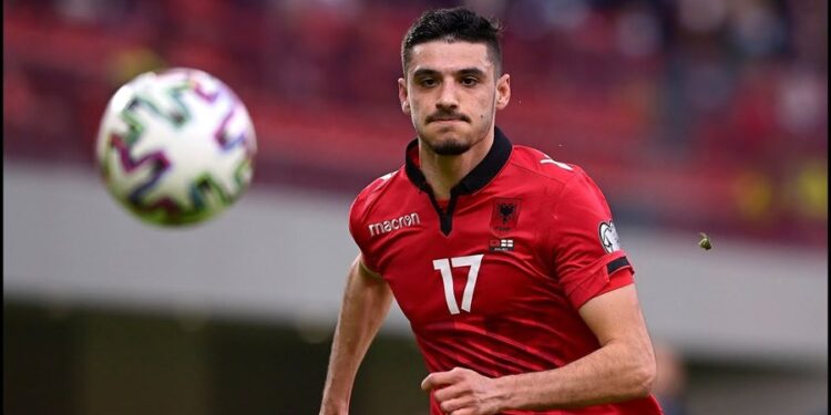 Gjigandi italian nis kontaktet me Chelsean për Armando Brojën